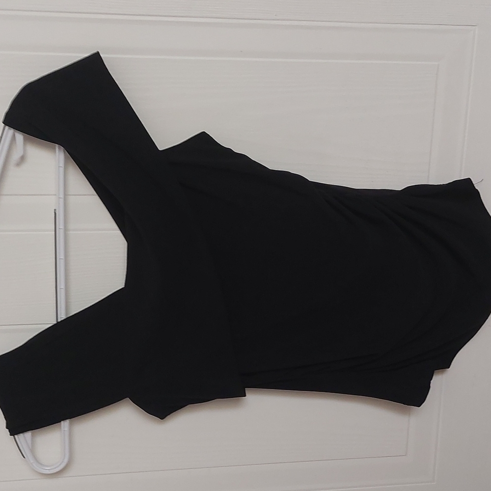 Black fitted tee